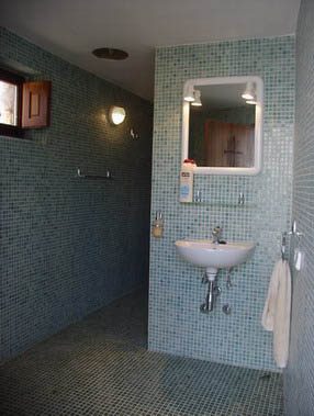 Aussen_Toilette_mit_Dusche